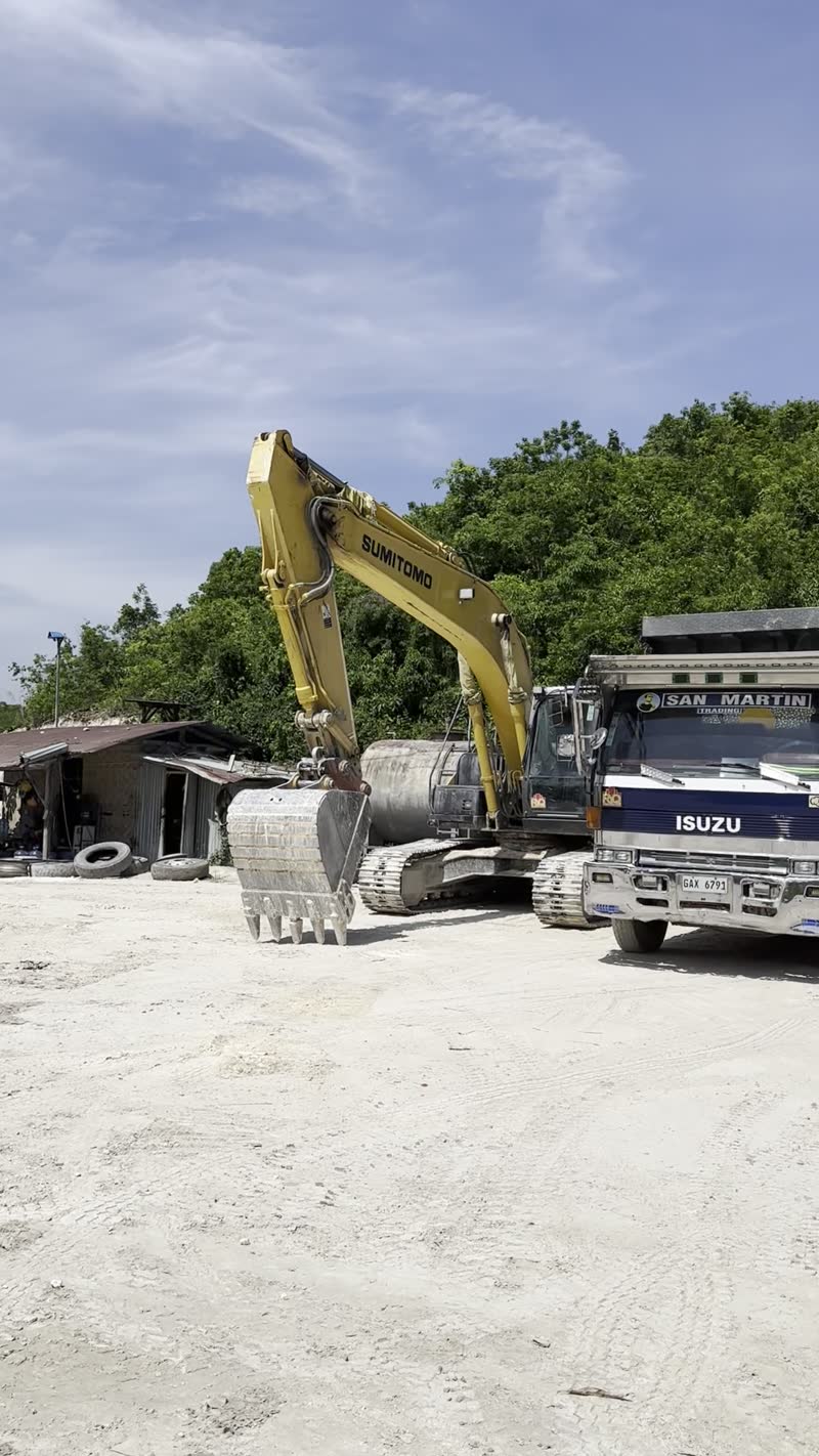 Video: sweeping shot of excavator and fleet